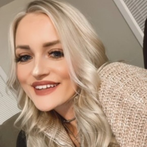 Meet your Posher, Amanda - Picture 2 of 2